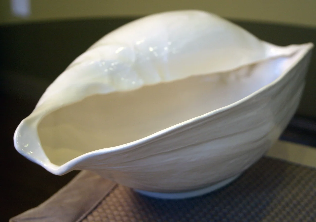 Baler Shell Porcelain Serving Bowl photo 2